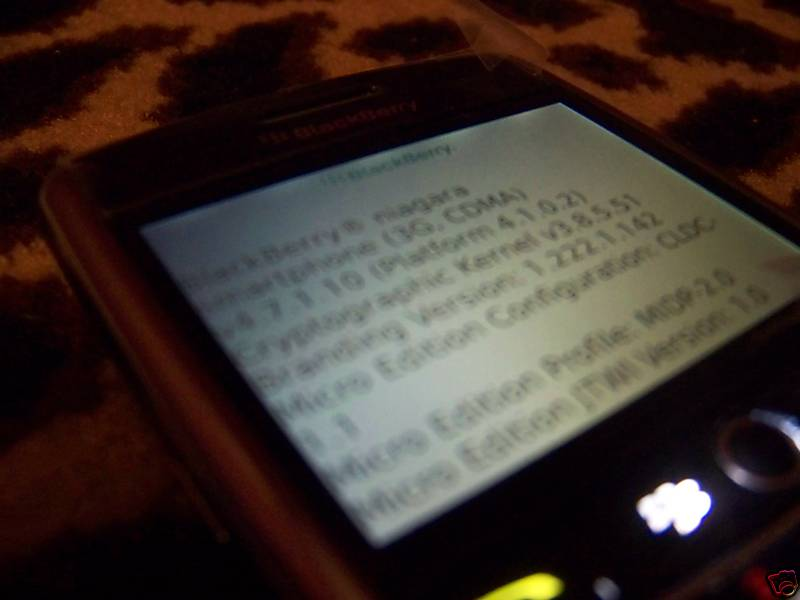 Illustration for article titled More Pictures of the BlackBerry Niagara 96xx: No More Blurrycam!